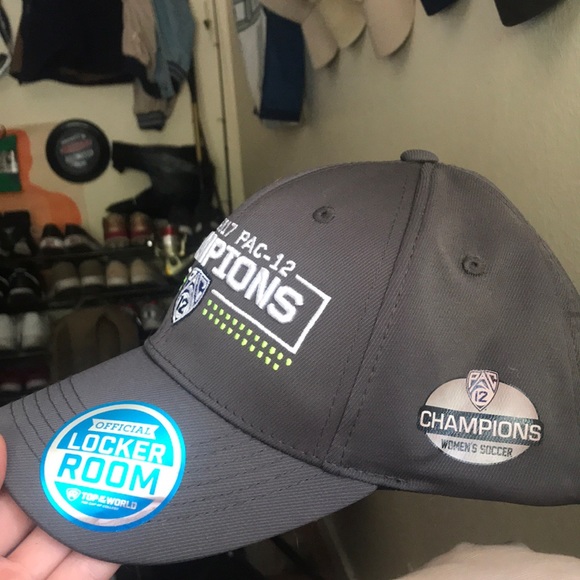 Snap back hat - Picture 2 of 3